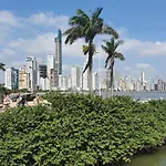 Lindo Apto, 100Metros Da Praia, Na Av Brasil Com A Av Central Melhor Localizacao
